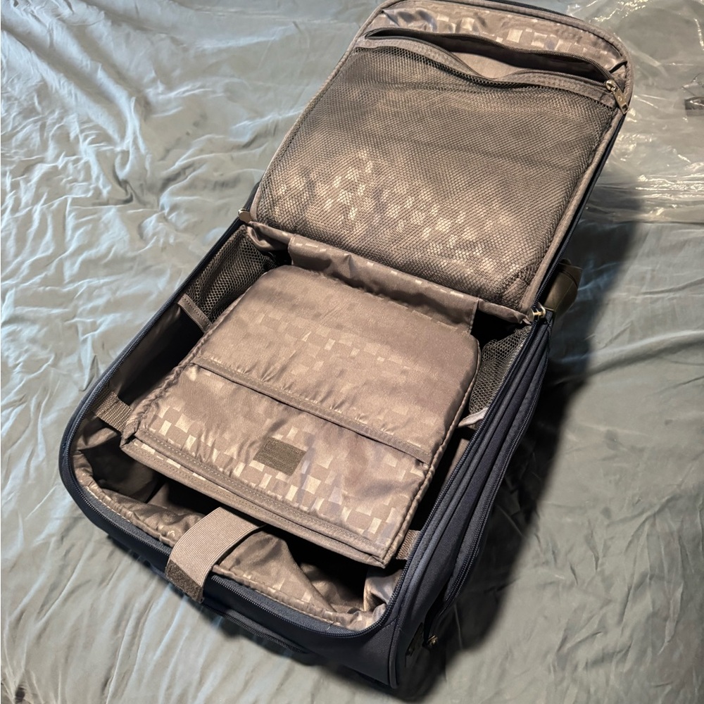 Samsonite Underseat Carry-On Spinner With USB Port, Ocean, One Size - Picture 10 of 10